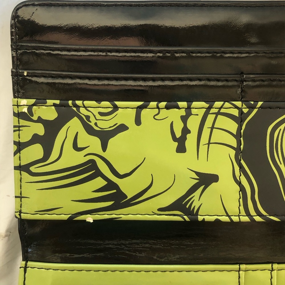 Iron Fist Green Zombie Stomper Wallet - Picture 7 of 12